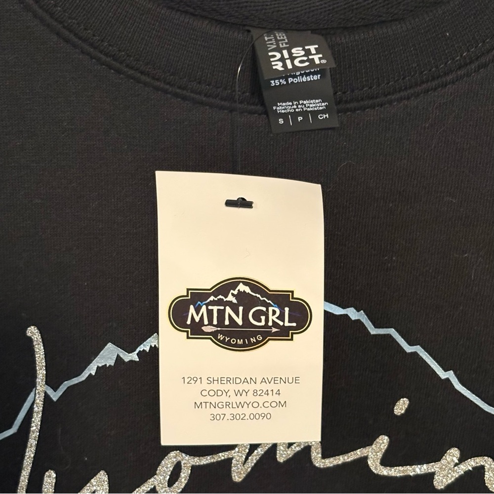 NWT District Wyoming Mtn Grl Black Sweatshirt Mountains Glittery Logo Size Small - Picture 4 of 6